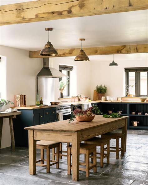 Countryside kitchen - At Kitchens by Oaks, our mission is to make the design and installation process seamless for the homeowner. Your go-to partner for all your kitchen and bath remodeling needs—our experts can help you …